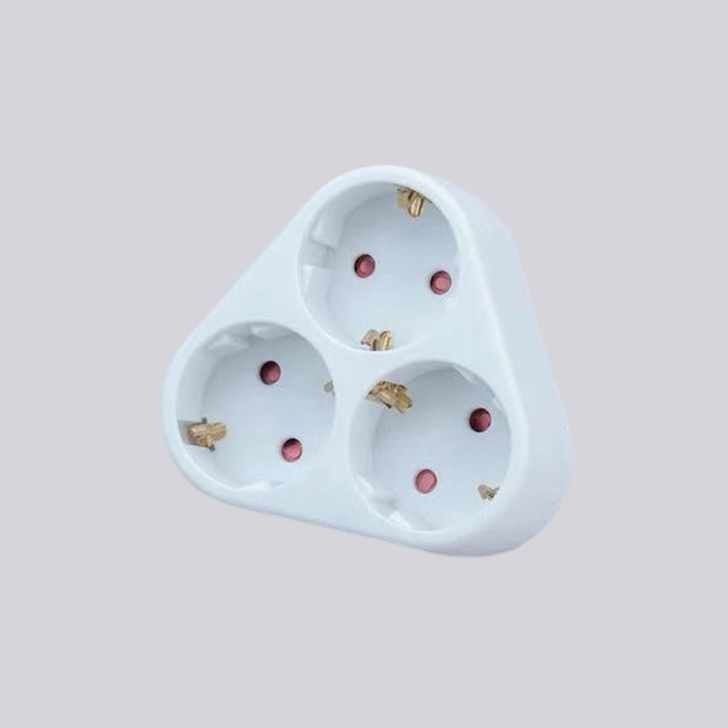 G01-03A alman tipi üç yuvarlak fişli üçgen adaptör